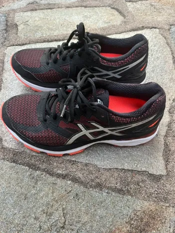 Used Asics GT-2000 bike — image 3 of 7