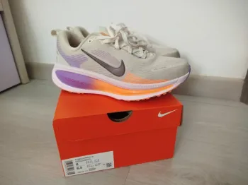 Used Nike Vomero 18 bike — image 2 of 3
