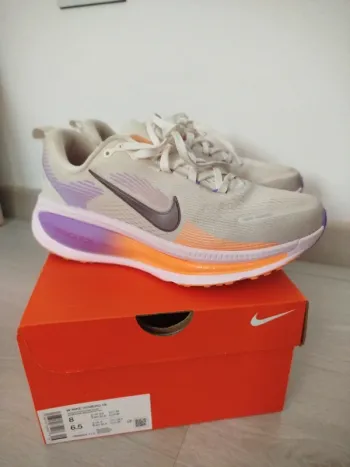 Used Nike Vomero 18 Running Shoes