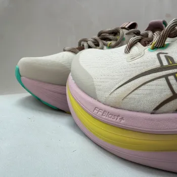 Used Asics Gel-Nimbus 28 TR bike — image 5 of 10