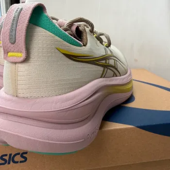 Used Asics Gel-Nimbus 28 TR bike — image 9 of 10