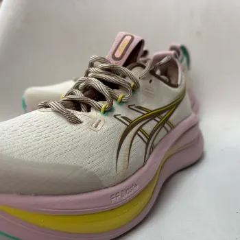 Used Asics Gel-Nimbus 28 TR bike — image 2 of 10
