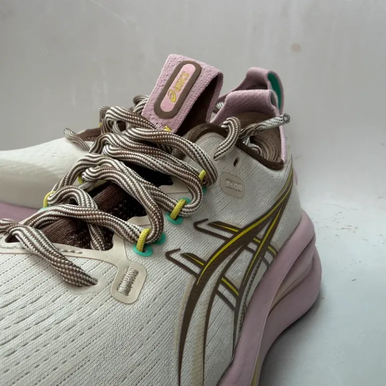 Used Asics Gel-Nimbus 28 TR bike — image 3 of 10