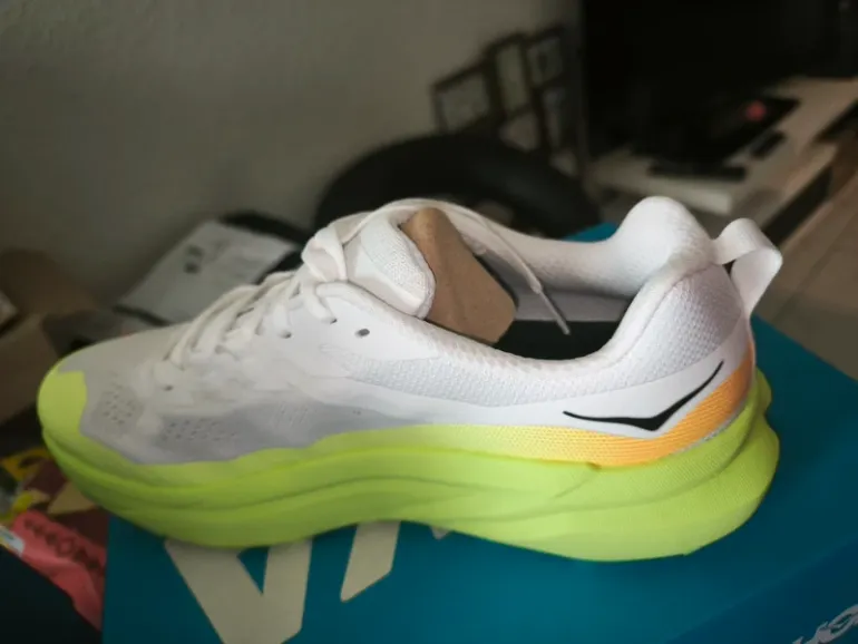 Hoka Running Shoes bike usato — immagine 3 di 5