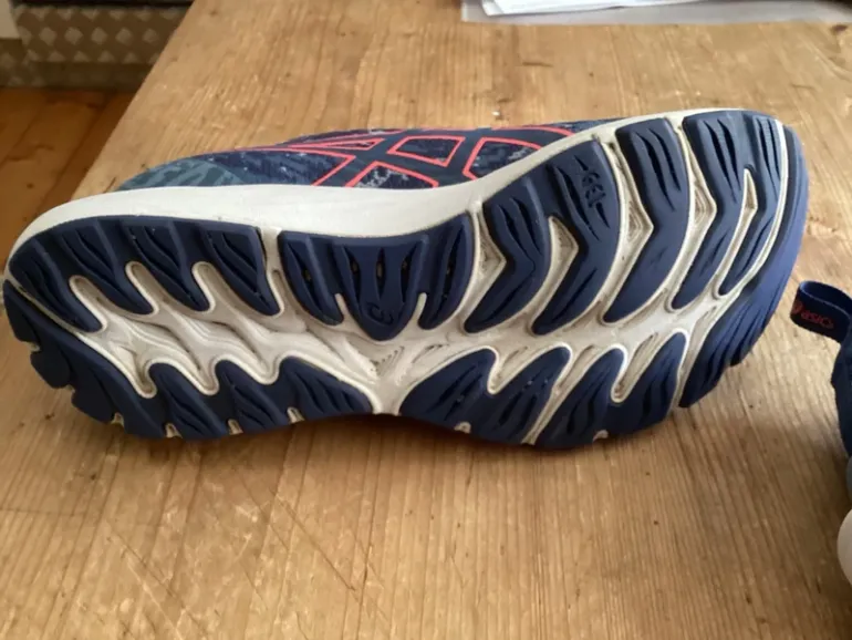 Used Asics Gel Cumulus 23 bike — image 6 of 13