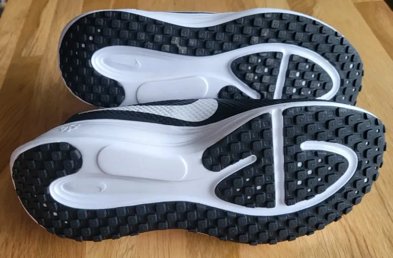 Tweedehands Nike Revolution 8 bike — afbeelding 6 van 7