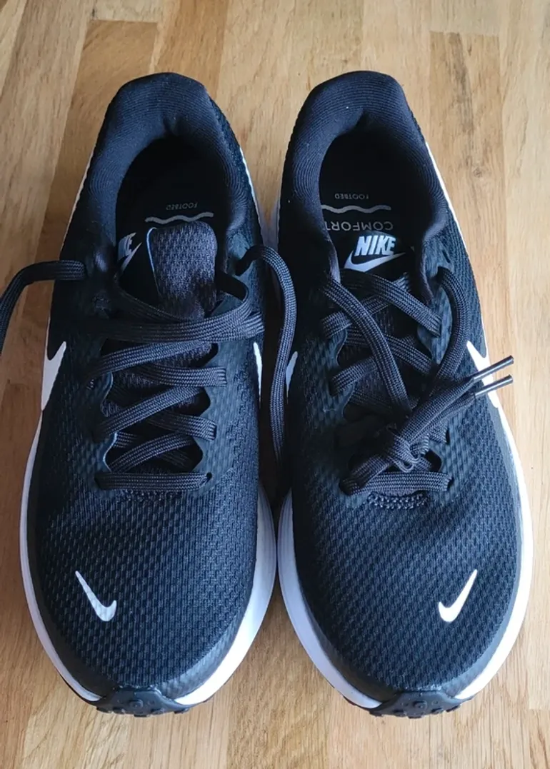 Tweedehands Nike Revolution 8 bike — afbeelding 2 van 7