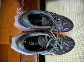 Used Asics novablast 3 Running Shoes
