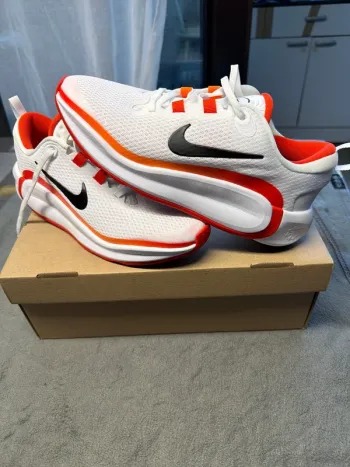 Tweedehands Orange Nike Infinity Running Shoes