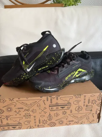 Used Pegasus Trail 5 Gore-Tex Running Shoes