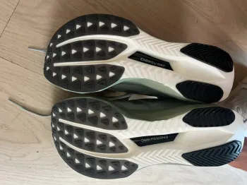 Used New Balance Fuelcell Elite Supercomp v5 bike — image 4 of 4