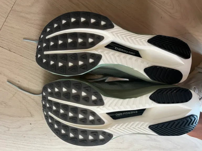 Used New Balance Fuelcell Elite Supercomp v5 bike — image 4 of 4