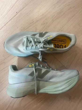 Used New Balance Fuelcell Elite Supercomp v5 bike — image 2 of 4