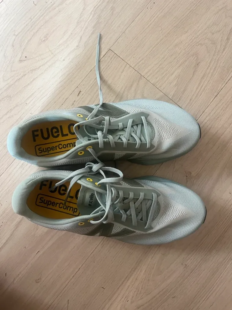 Used New Balance Fuelcell Elite Supercomp v5 bike — image 3 of 4