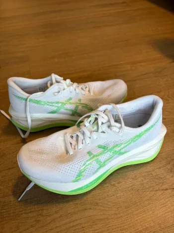 Used Asics Sonicblast ff turbo 2 Running Shoes