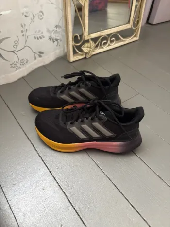 Tweedehands Adidas adiwear Running Shoes