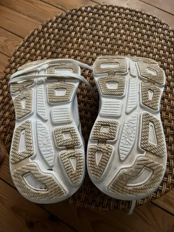 Hoka Running Shoes bike usato — immagine 5 di 5