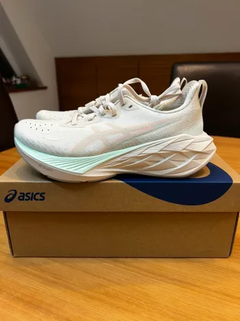 Used Asics Novablast 4 Running Shoes