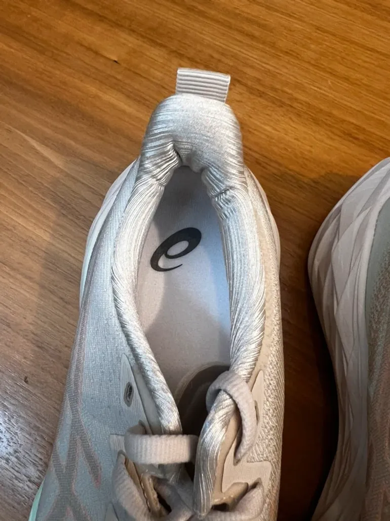 Used Asics Novablast 4 bike — image 10 of 15