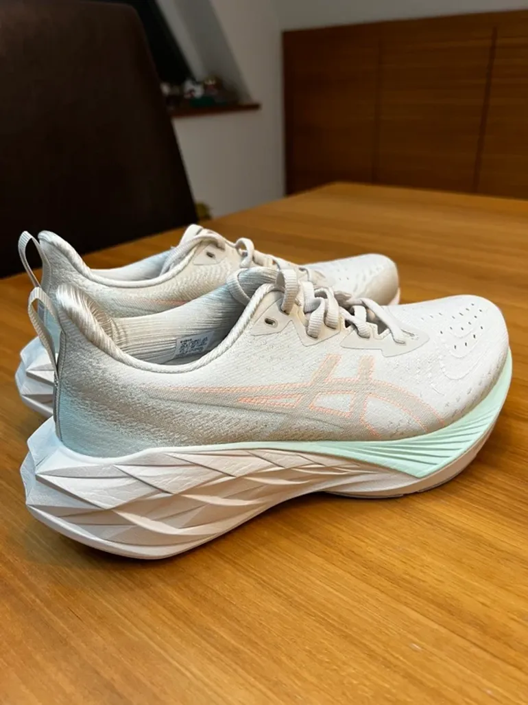 Used Asics Novablast 4 bike — image 6 of 15
