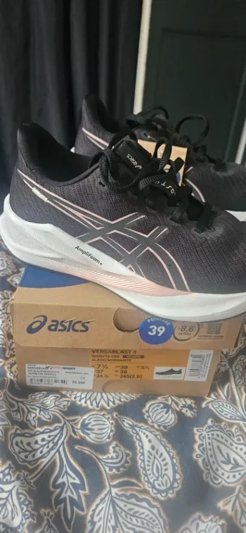 Used Asics versaplast 4 Running Shoes