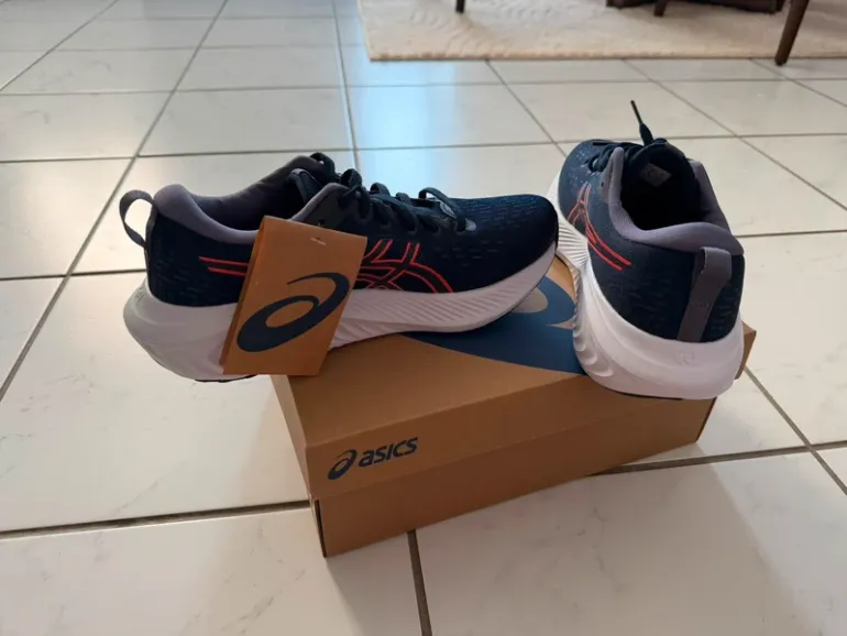 Used Asics Shoes bike — image 4 of 7