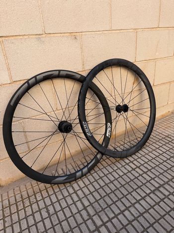 Used Zipp 303 firecrest carbono Wheels