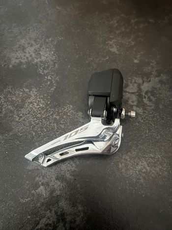 Shimano 105 Front Derailleur DI2 2024 Drivetrain & Pedals usato