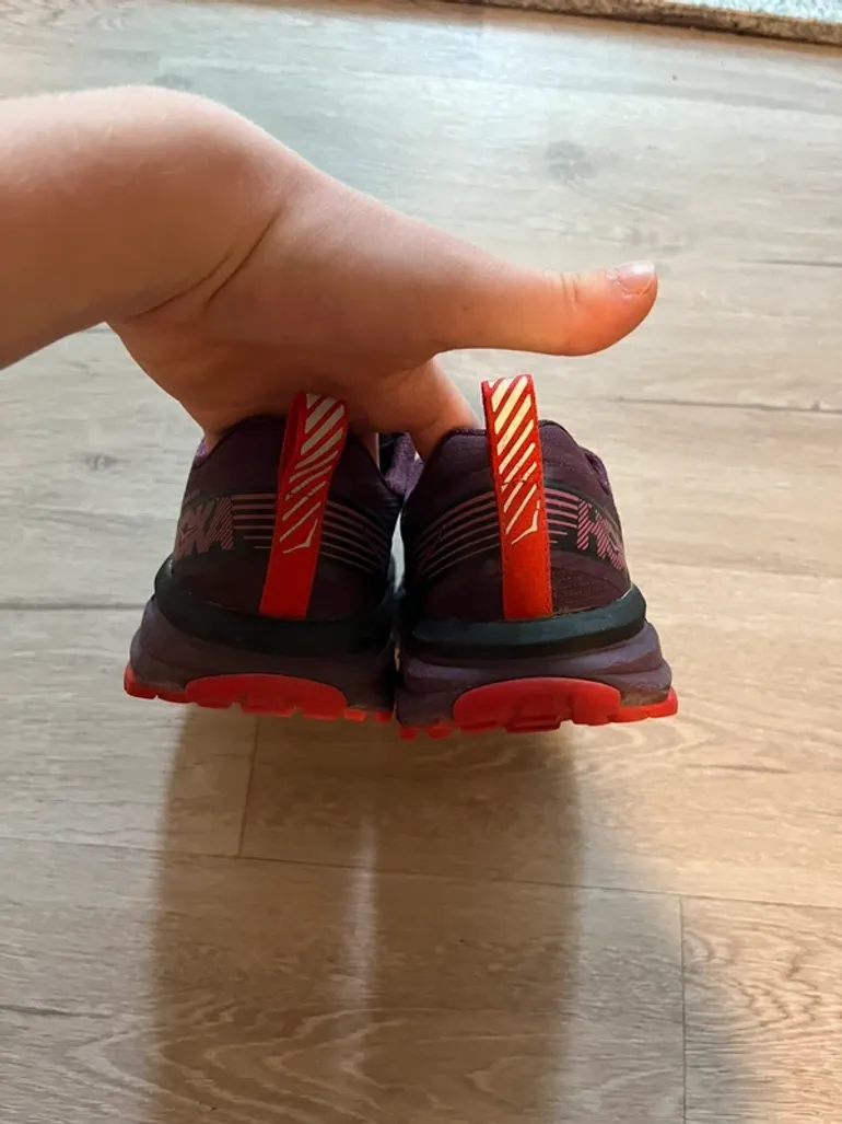 Tweedehands Tribal Hoka Laufschuhe bike — afbeelding 2 van 4