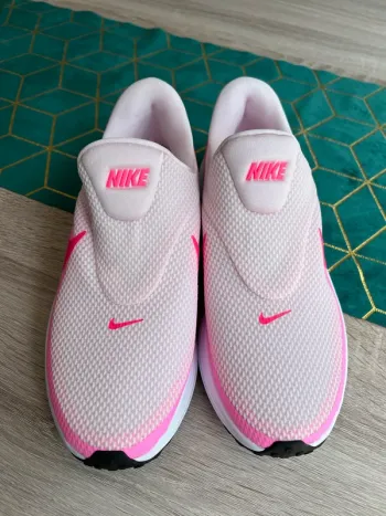 Used Nike Revolution 8 EasyOn Running Shoes