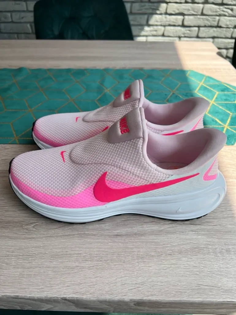 Used Nike Revolution 8 EasyOn bike — image 3 of 5