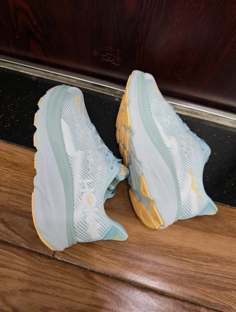 Tweedehands Hoka Shoes Turquoise size 38 bike — afbeelding 2 van 4