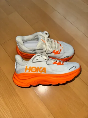 Used Orange Clifton 10 Running Shoes