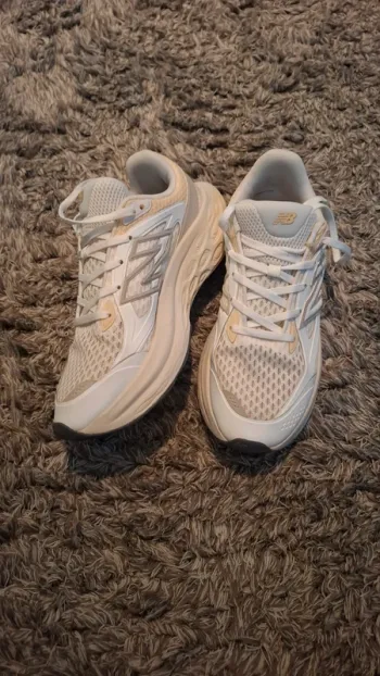 Used New Balance UTRN Running Shoes