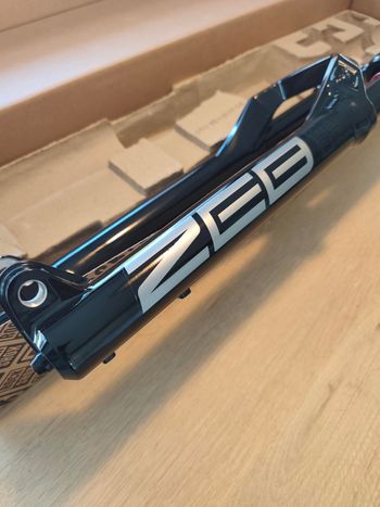Used RockShox Zeb Select Charger RC DebonAir+ 2026 Fork