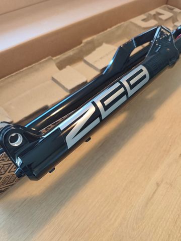 Used RockShox Zeb Select Charger RC DebonAir+ 2026 Fork