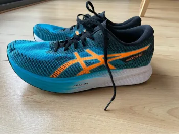 Käytetty Asics Magic Speed Running Shoes