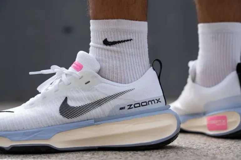 Nike ZoomX Invincible Run Flyknit bike usato — immagine 2 di 3