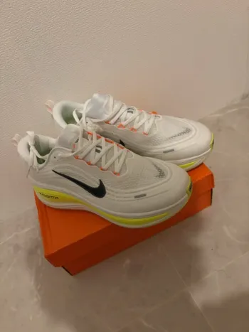 Used Nike Vomero Running Shoes