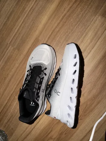 Tweedehands On Running On Noir Blanc Running Shoes
