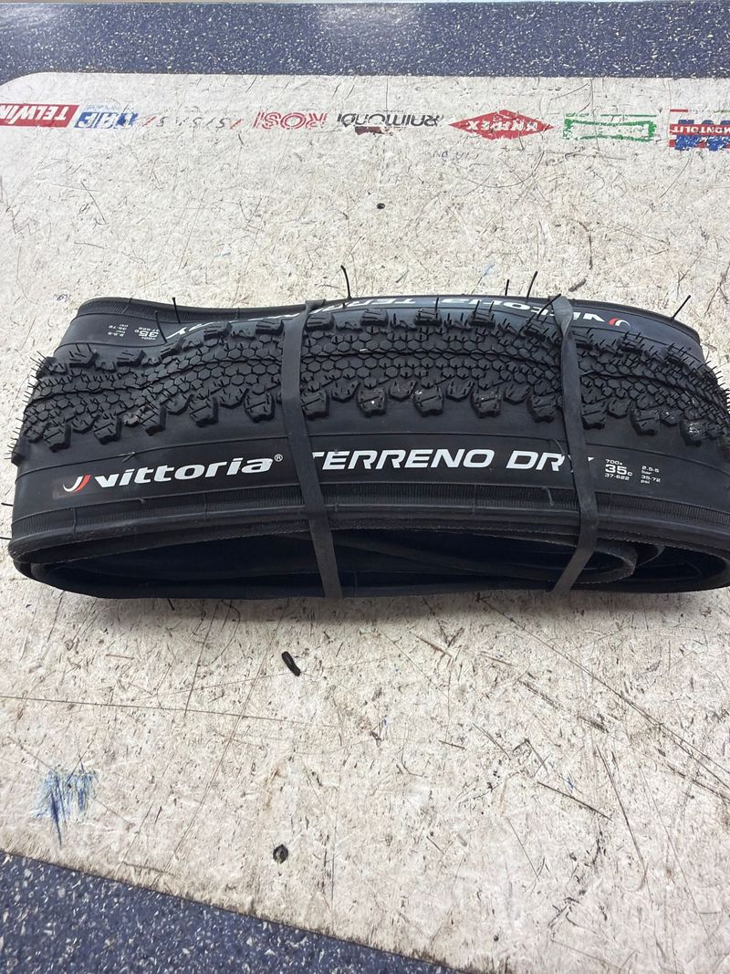 Used Vittoria Terreno Dry Gravel Endurance 2026 Tyres & Tubes