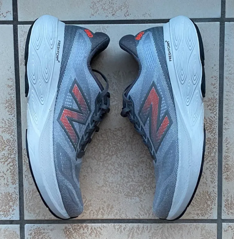 Gebrauchtes New Balance Laufschuhe Herren Gr. 43 bike — Bild 3 von 7