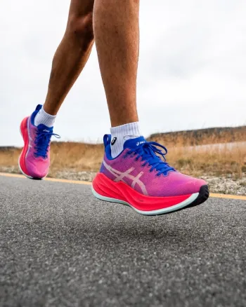 Käytetty Asics Superblast Running Shoes