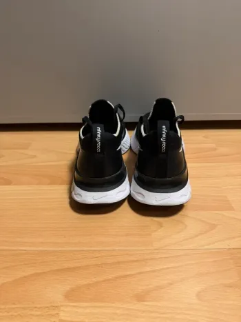 Used White React bike — image 4 of 4