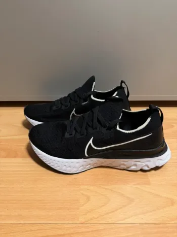 Used White React Running Shoes