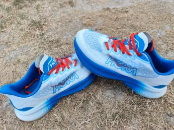 Used Hoka Basket bleu et blanc Taille 44 Running Shoes