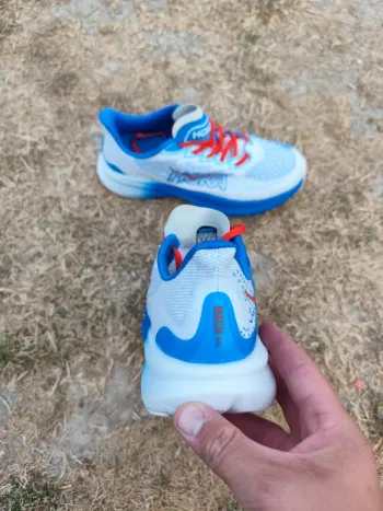 Used Hoka Basket bleu et blanc Taille 44 bike — image 3 of 4