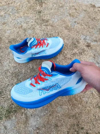 Used Hoka Basket bleu et blanc Taille 44 bike — image 2 of 4
