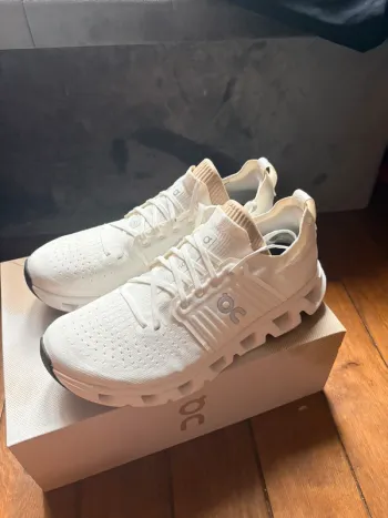 Used Premium Cloudswift 4 Running Shoes