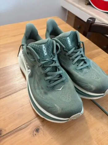 Used Verde Clifton 10 Running Shoes